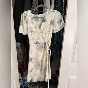 J.O.A white wrap dress with waist tie and invisible zipper in back.